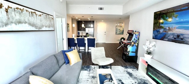 Executive 3BR Buckhead Penthouse/Pool/Balcony/Walk to Lenox,Phipps Plaza & Marta