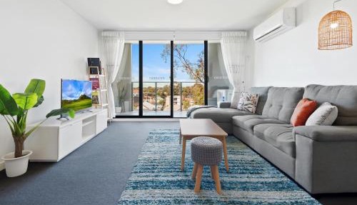 Executive and Spacious Apartment with Balcony