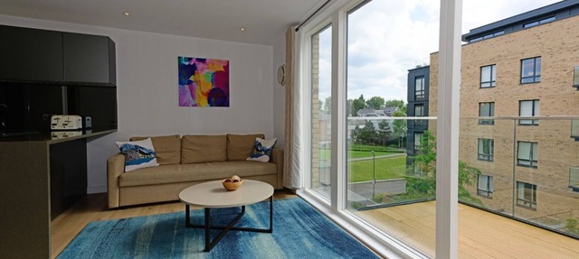 Executive Apartment Near Chiswick and Kew Gardens