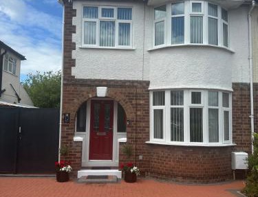 Executive Home Near Cheshire Oaks & Chester