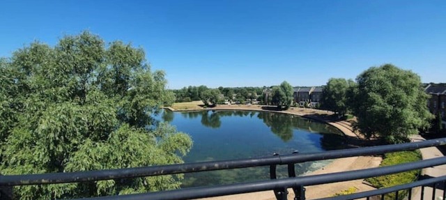 Executive Lakeside 4 Bed Townhouse