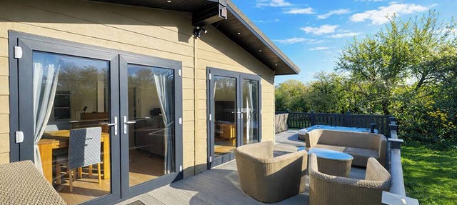 Executive Lodge with Hot Tub