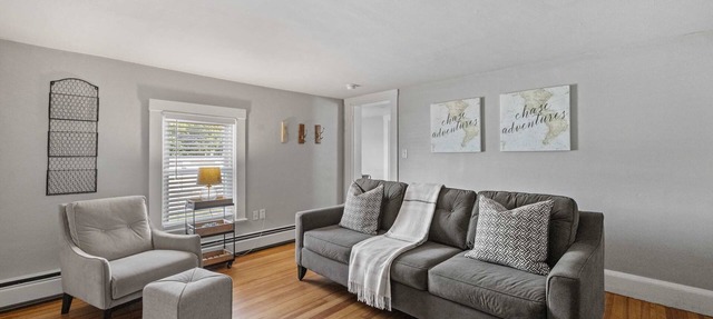 Exeter 2nd Floor 2 Bed, 1 Bath- Pet Friendly