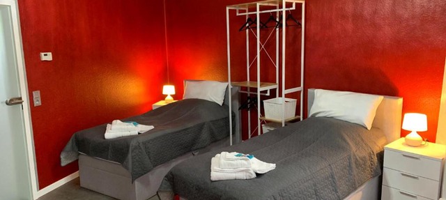 Exklusive Stadtwohnung am Elbradweg: Best-Preis-FEWO Rathausblick 1 für max. 3 Pers. inkl. WLAN, Prime Video & Self Check-In