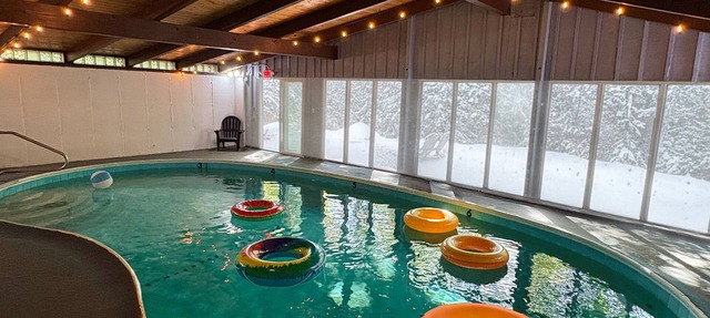 Expansive lodge| 9 Br | Indoor Pool | Sauna | Game Room | 3 Bath