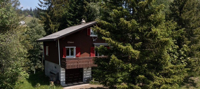 "Experience Idyll and Adventure at Chalet Sönderli in the Swiss Alps!"