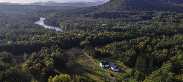 Experience rural bliss near historic Lake George with a six bdm mountain sunset
