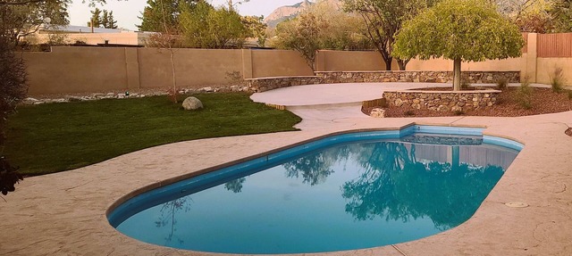 Experience the SW in our Beatiful Home. Pool, Mountain views, Trails and more!