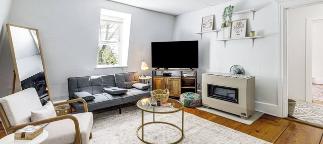 Explore Dtwn, Parks & Colleges: Cozy Worcester Apt