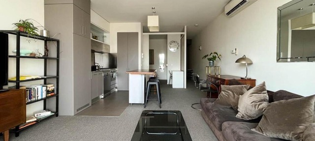 Explore Melbourne from this Chic 1BR in Windsor