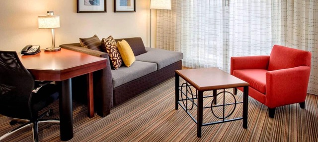 Explore Westborough! Free Parking, Pool, Short Drive to Lake Chauncy Beach