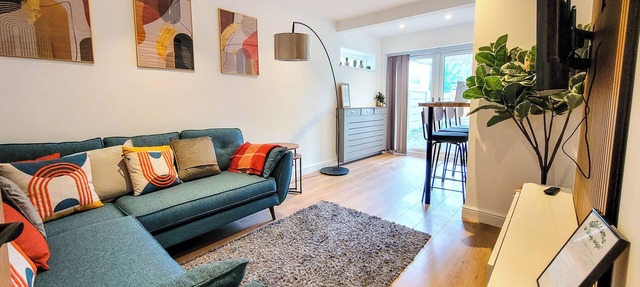 Exquisite 4 Bed 2.5 Bath Ilford London
