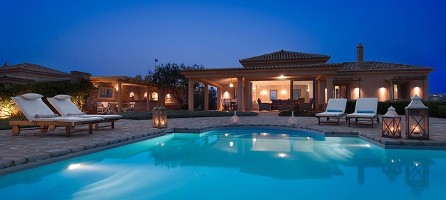 EXQUISITE SEAFRONT VILLA EMERALD WITH PRIVATE INFINITY POOL ON THE SHORE