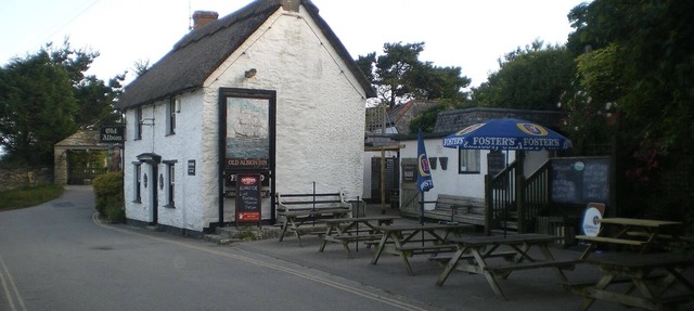 Fab house/real fires/huge garden/in Cornish village/walkable to beach.