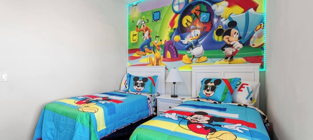 Family-Friendly 4BR Villa with Pool, Games Room, Minutes from Disney