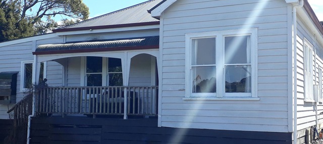 FAMILY FRIENDLY SUNNY DECK CLOSE TO WATER AND TOWN