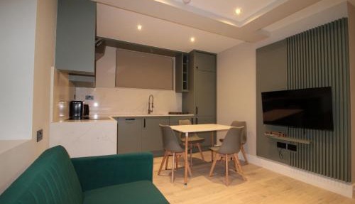 Fantastic two bed Flat With Free Private Parking in Acton