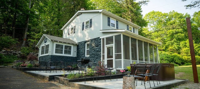 Farmhouse 1903 Renovated w Pond and Stream on Kittatiny Park