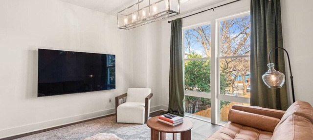 Fast Wifi|Downtown EAV| EAV Retreat