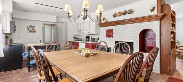 Federal on Exeter Circa 1805 Sleeps 8