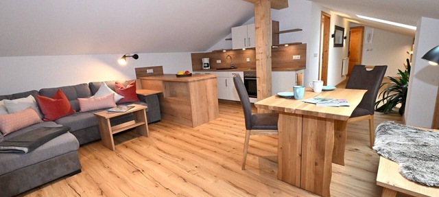 Ferienwohnung Hochalm, 1-2 Personen, 47 qm, Dusche/WC, Südbalkon, TV, separates Schlafzimmer, Nichtraucher, Dachgeschoss