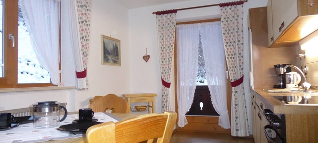 Ferienwohnung Watzmann, 2-4 Personen, 70 qm, Badewanne + Dusche/WC, Süd-Ost-Westbalkon, TV, 2 Schlafzimmer