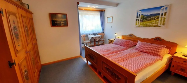 Ferienwohnung Nr. 1, 1-2 Personen, 45 qm, Dusche/WC, Balkon, TV, 1 Schlafzimmer, Obergeschoss, Nord-Westen