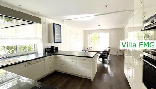 Ferienhaus Villa EMG Celle nah Hannover mit Pool, Kamin, Garten, Teich, Wald, Partyraum für Familien Gruppen bis 22 Personen