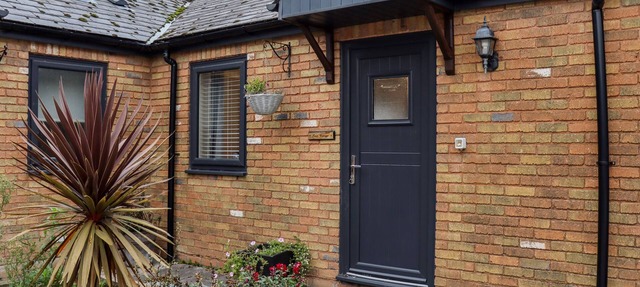FERN COTTAGE, family friendly, with a garden in St Brides-Super-Ely