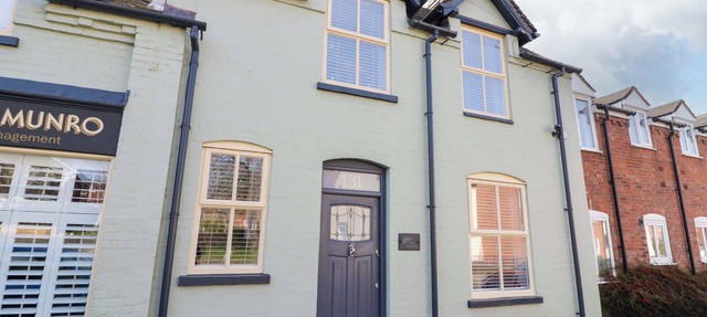 FERN COTTAGE, pet friendly in Lichfield