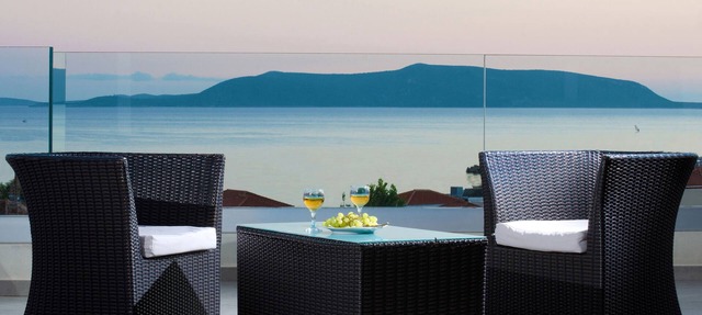 Finikounda ~ Light & Airy Studio Apartment