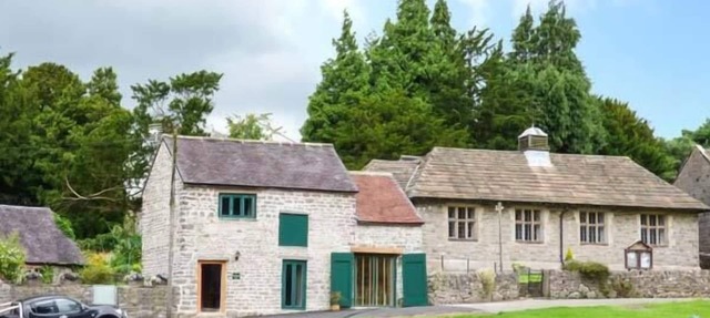 FIRE BRIGADE BARN, pet friendly, luxury holiday cottage in Tissington