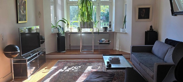 First floor apartment in a sandstone house (villa) with beautiful garden.