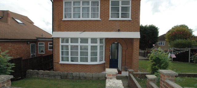 First Floor Studio with seperate double bedroom, within a large detached house.