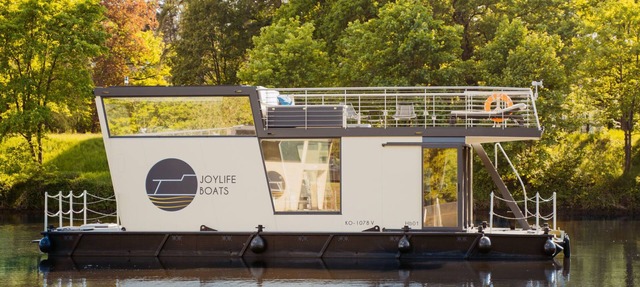 Floating Home-Hausboot in Mettlach Hafen by Interhome