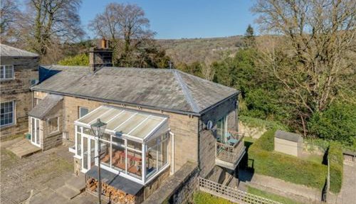 Folly View - Private, peaceful apartment with stunning views.