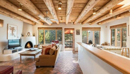 Foothills Retreat- Patios, Rooftop Deck, Quiet, 2BR