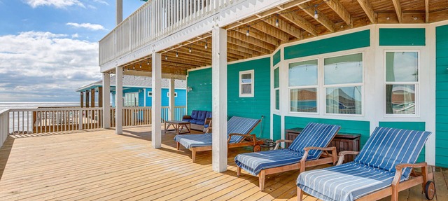'Footprints in the Sand' - Luxe Freeport Home!