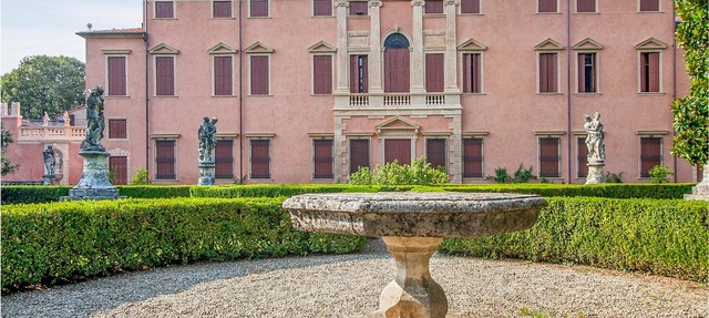 For your vacations in Veneto, in a historical-artistic context without equal, this beautiful and spa