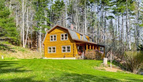 Forest Hideaway in Plainfield: Hike, Paddle & Ski
