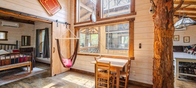FoRest ReTreeT 2 bedroom Hot Tub Unique Chatming Adairsville Cabin Private