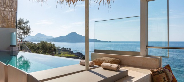 Fotinari Villa II -High quality above a cozy beach