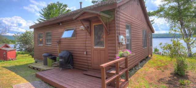 Four Loons | Waterfront | Pet Friendly