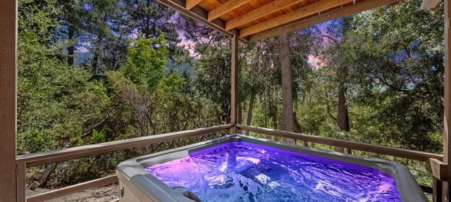 Fox Den Lodge: Your Cozy Mountain Haven w/game room & Spa