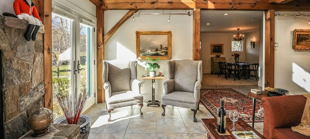 Fox & Moose, Elegant pondside villa with mountain views