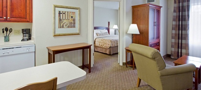 Free Breakfast Buffet. Outdoor Pool. Gym. Only 20 Min from Princeton.