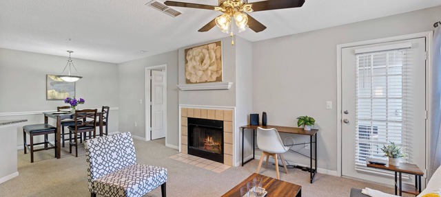 Free Parking Home Steps from UGA & DT, Pool + Gym. Gated, Pool and Gym