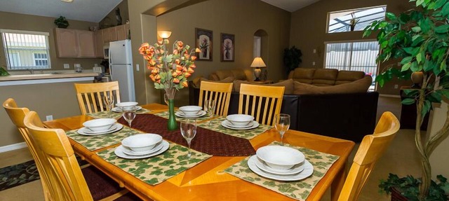 Free Pool Heat, Free Wi-Fi, South Facing Pool and Privacy Fence