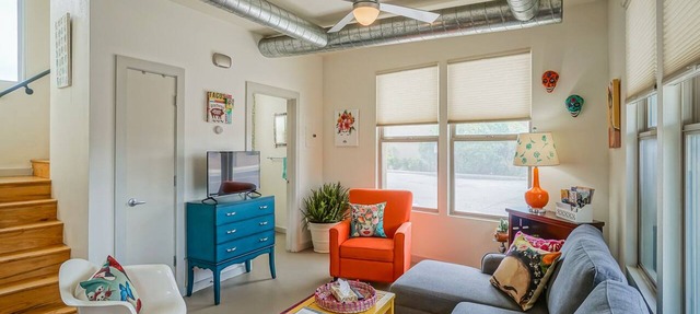 Frida Kahlo! 1bd/1.5ba Condo near Old Town/Sawmill. Balcony, Patio!