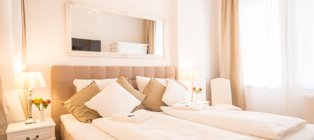 FRITZ 3 bedrooms, 2 bathrooms, 2 kitchens, 115 sqm, free wifi, box spring beds